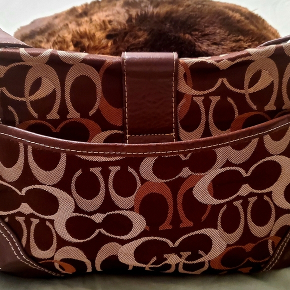 Choco-lattè for all you Posh girls! It's Fall after all 🍂 - Picture 4 of 5